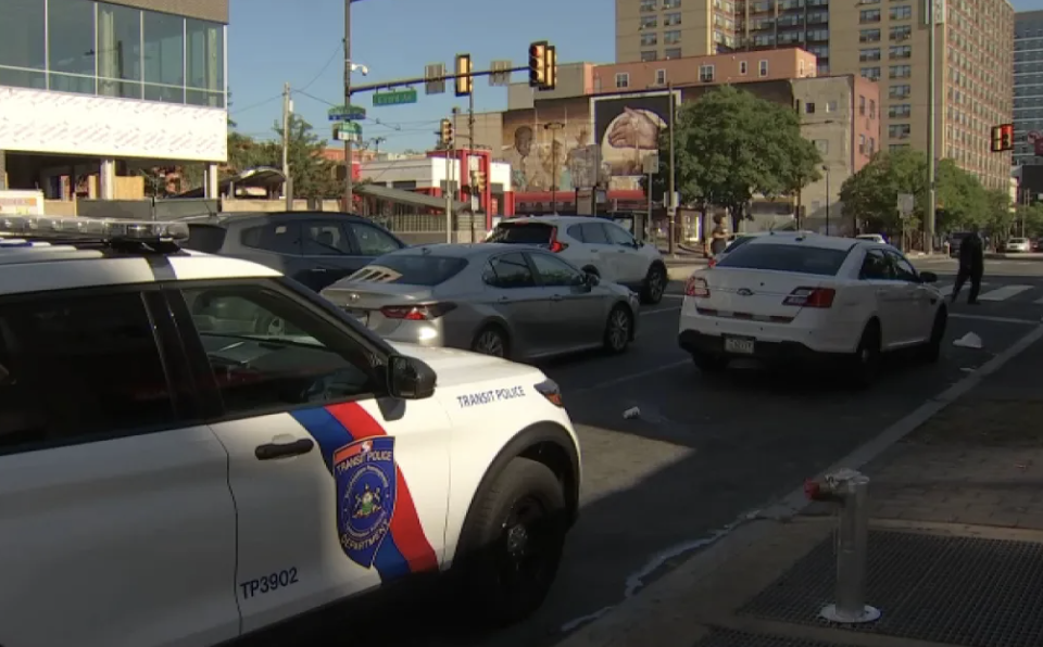 一女子在SEPTA宽街线Girard大道站持刀袭击另一女子